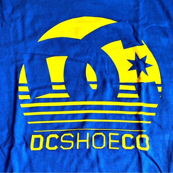 NEW DC SHOE CO Crewneck Tee Shirt Medium Blue Men’s NWOT - Picture 2 of 16